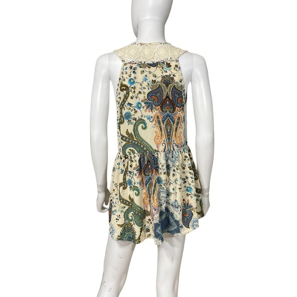 Umgee Crochet Shoulder Boho Top
New - Picture 4 of 8